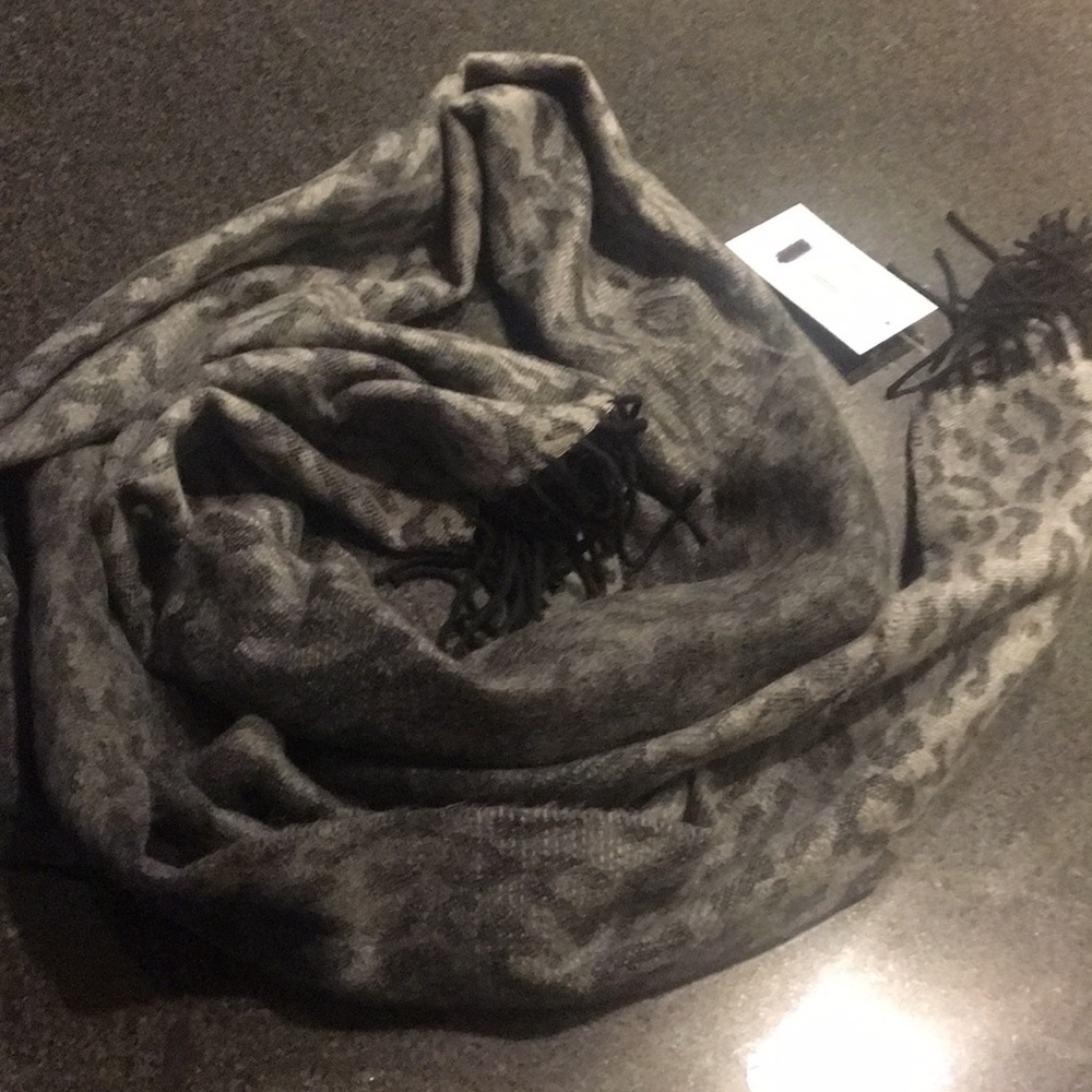 Scarf - Picture 2 of 5